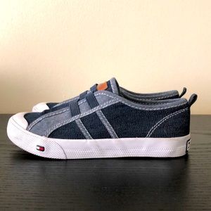 Tommy Hilfiger dark blue sneakers wear just one time for boys size 10.5
